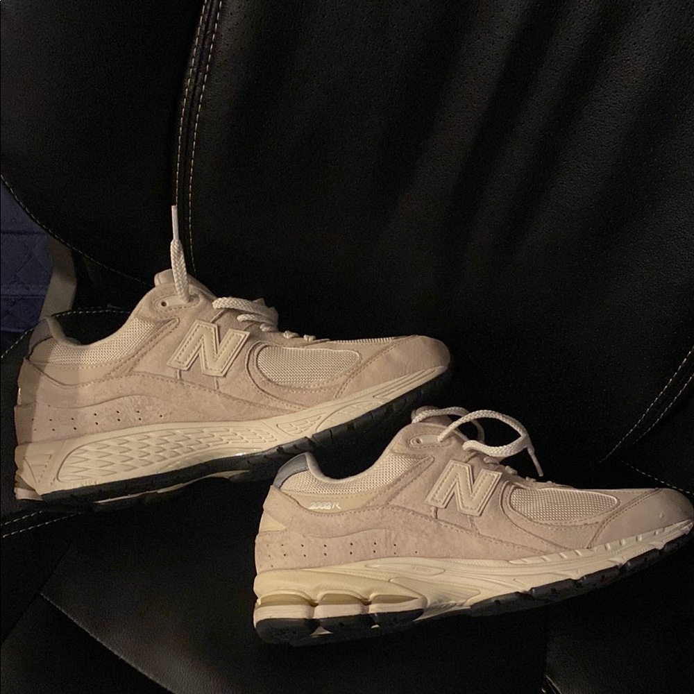 New Balance 2002R Beige Athletic Shoes BX1
